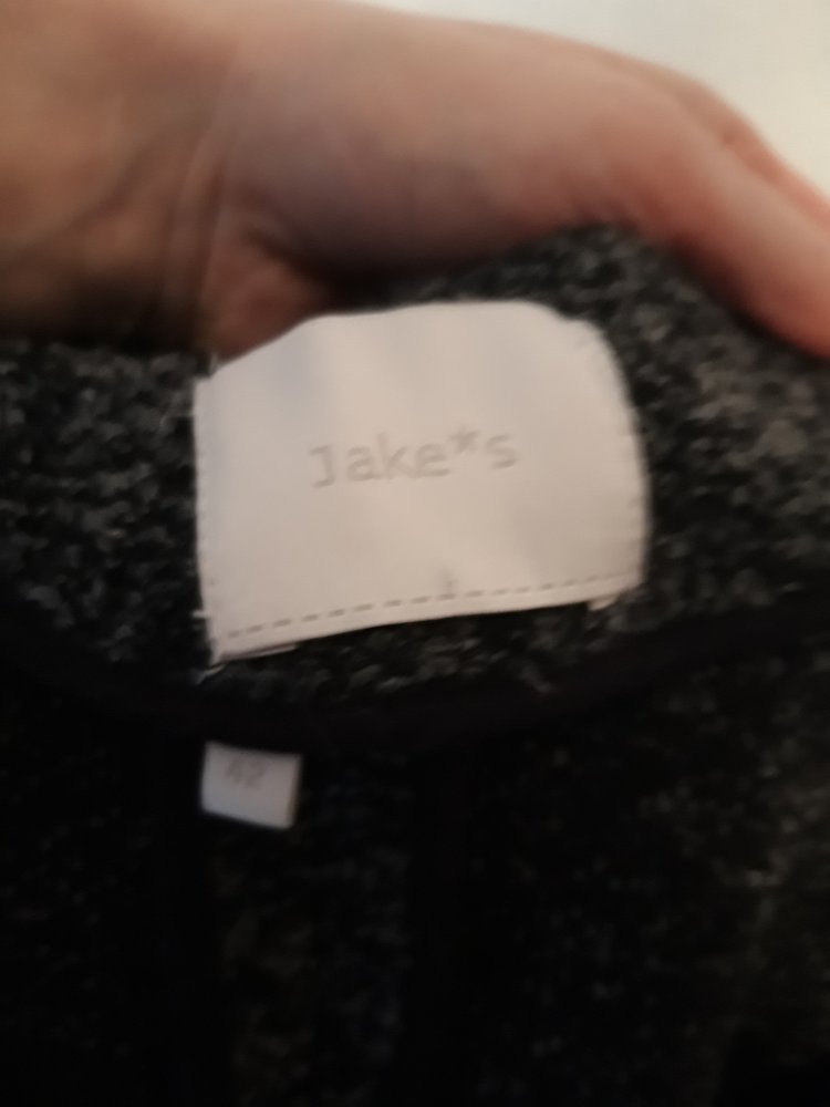 Graue Jacke mit dreiviertel Ärmel