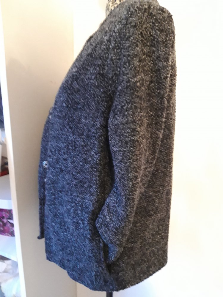 Graue Jacke mit dreiviertel Ärmel