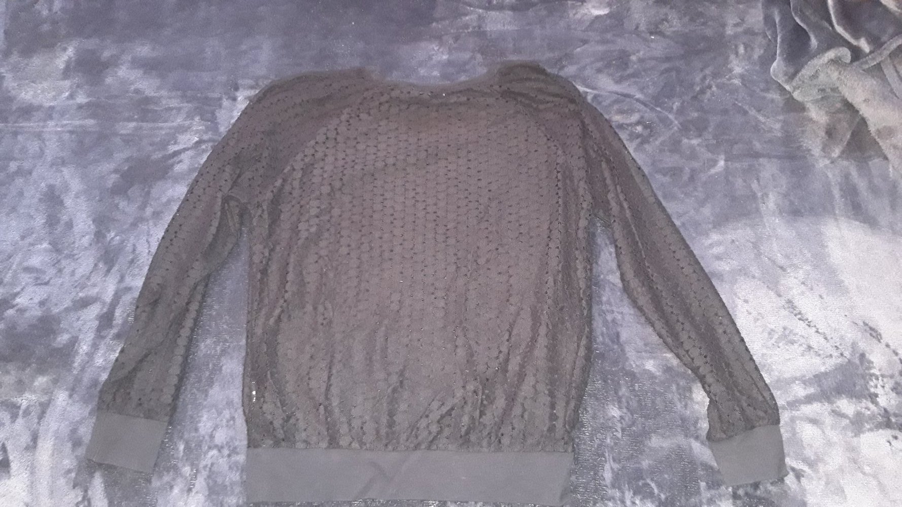 Pulli mit Lochmuster