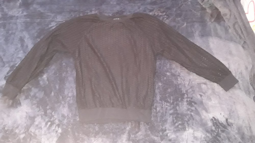 Pulli mit Lochmuster