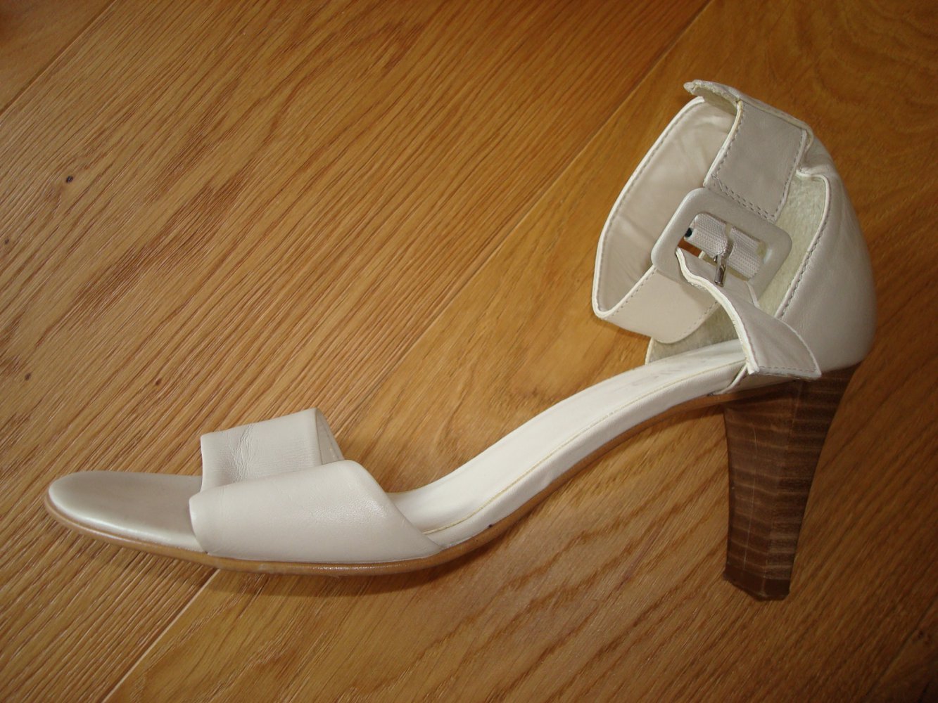 schicke Sandalen, Brautschuhe Top Zustand