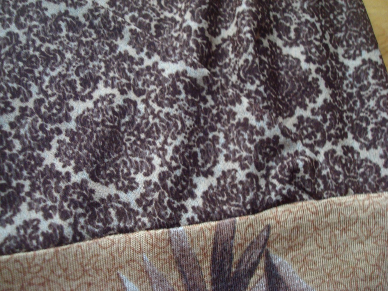 tolles figurbetonendes Sommerkleid mit Blumendruck