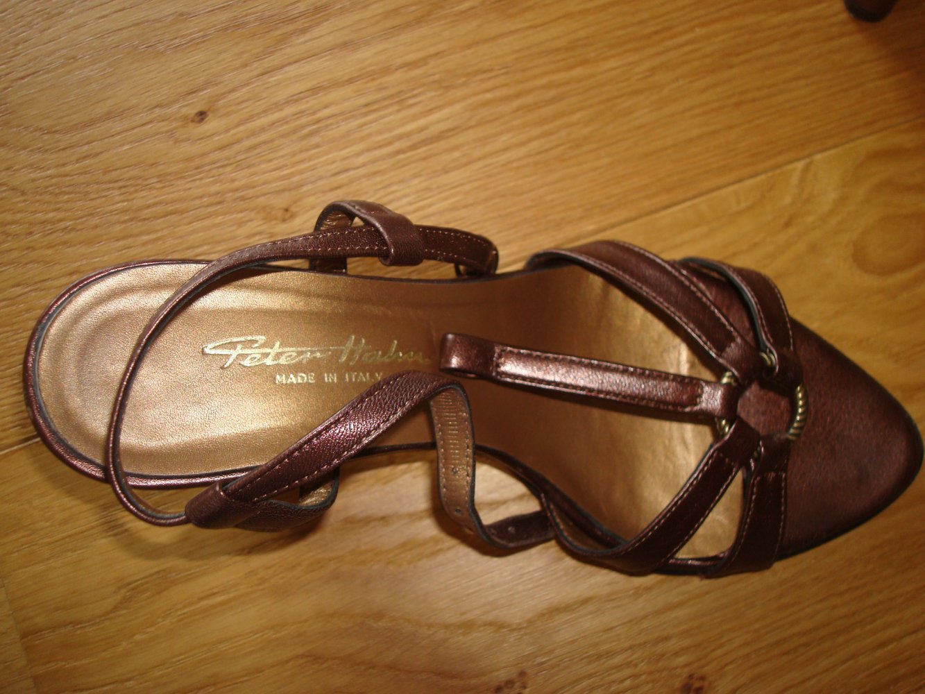 Sandalen in Braun metallic mit Keilabsatz