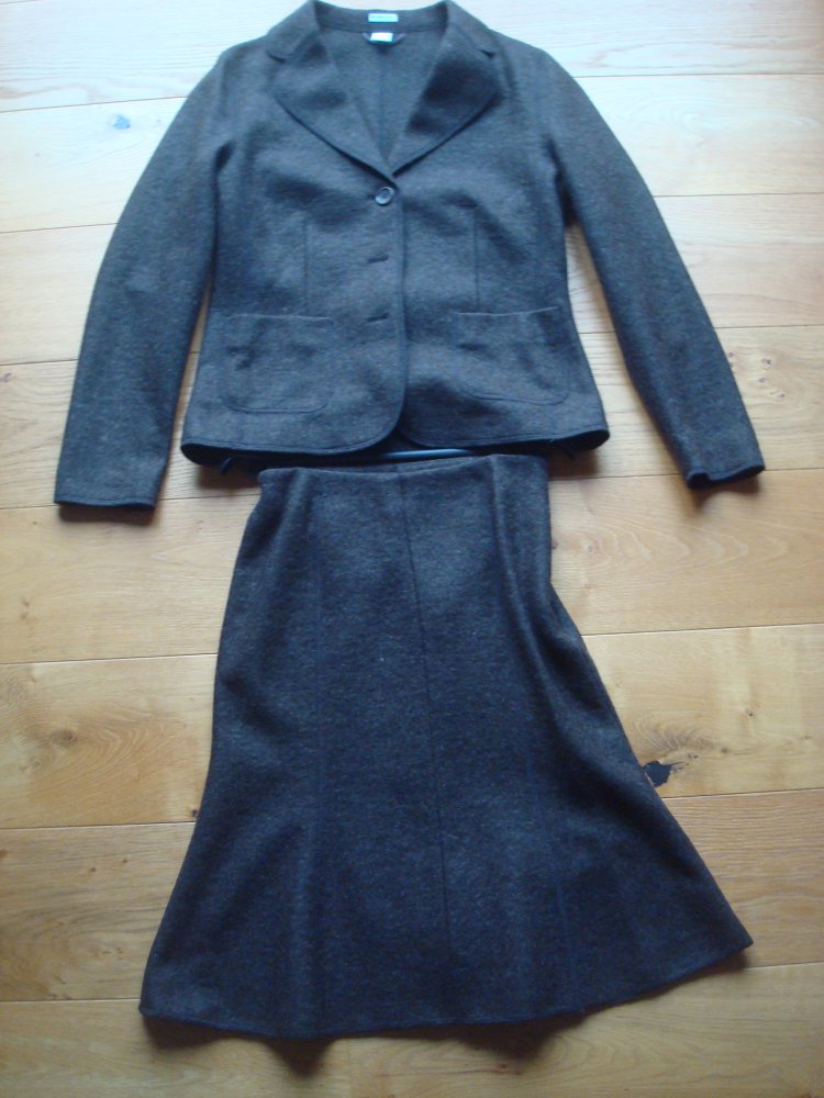warmes Kostüm, Rock und Blazer aus Wollwalk