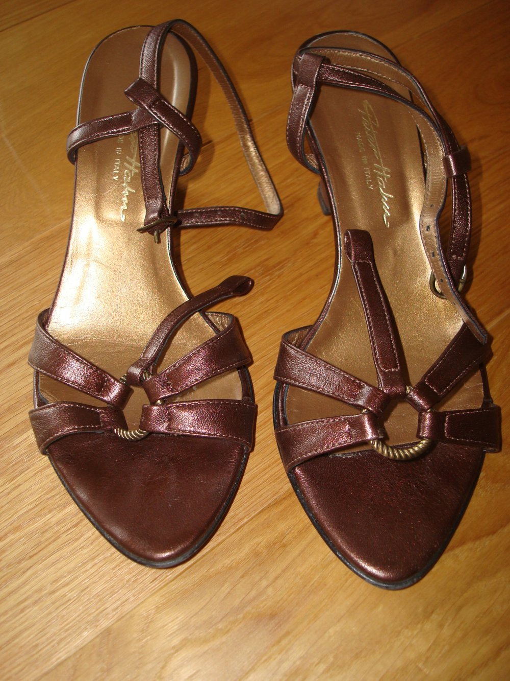 Sandalen in Braun metallic mit Keilabsatz