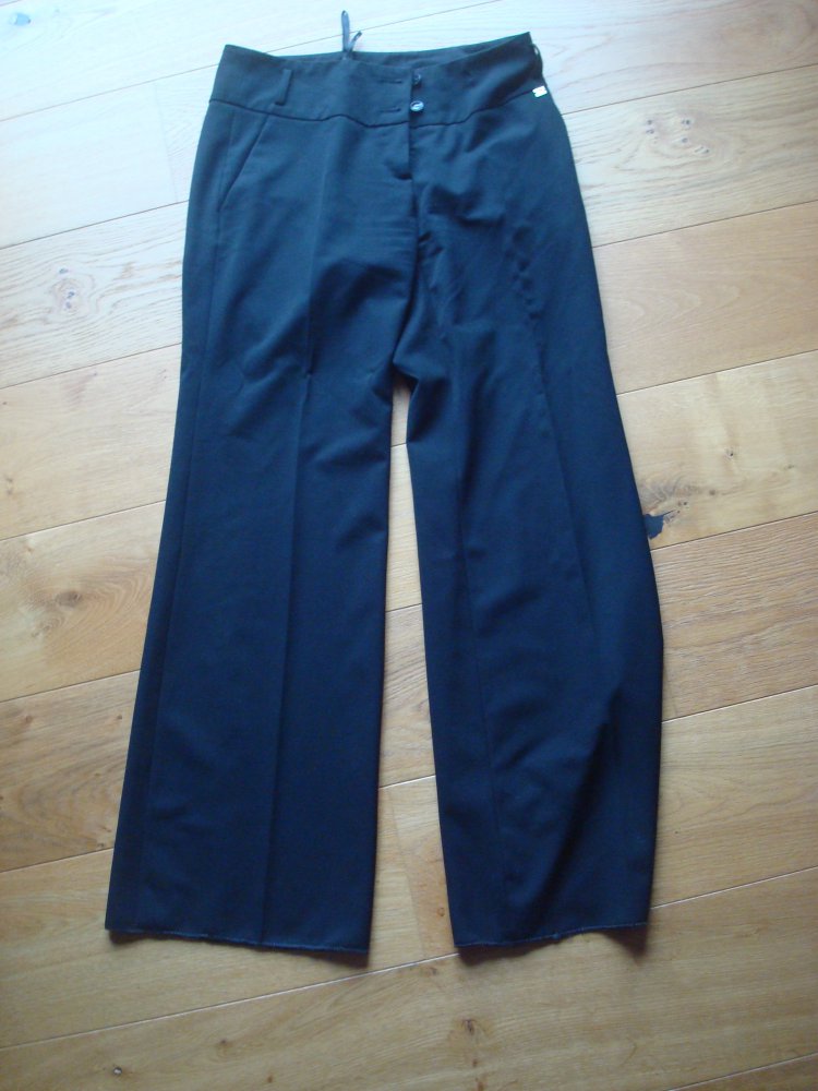 Hose, Marlenehose, weite Hose in Schwarz 