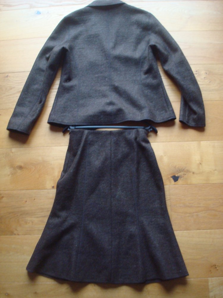 warmes Kostüm, Rock und Blazer aus Wollwalk