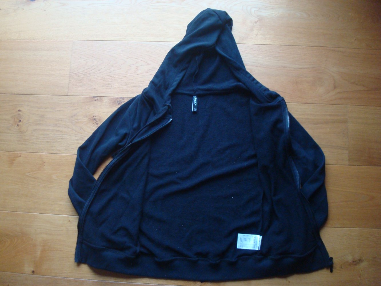 schwarze Strickjacke, Cardigan mit Kapuze und Reißverschluss