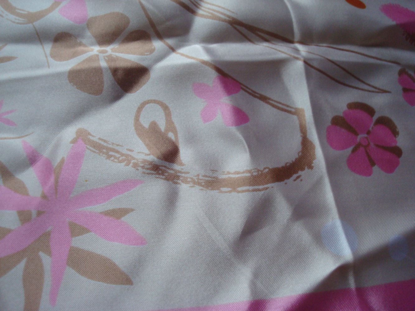 Tuch, Halstuch mit Blumendruck Neu