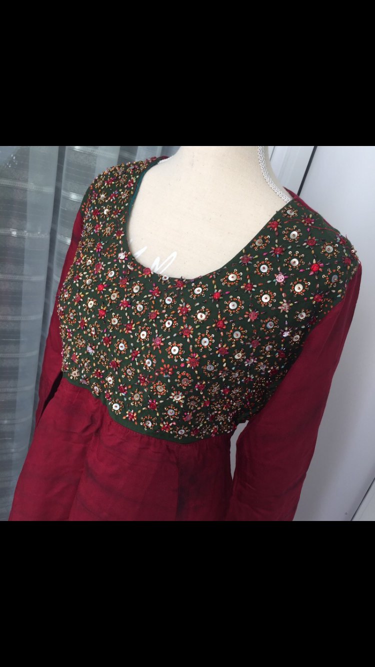 Wunderschönes Rot grünes Kleid inklusive stoffhose