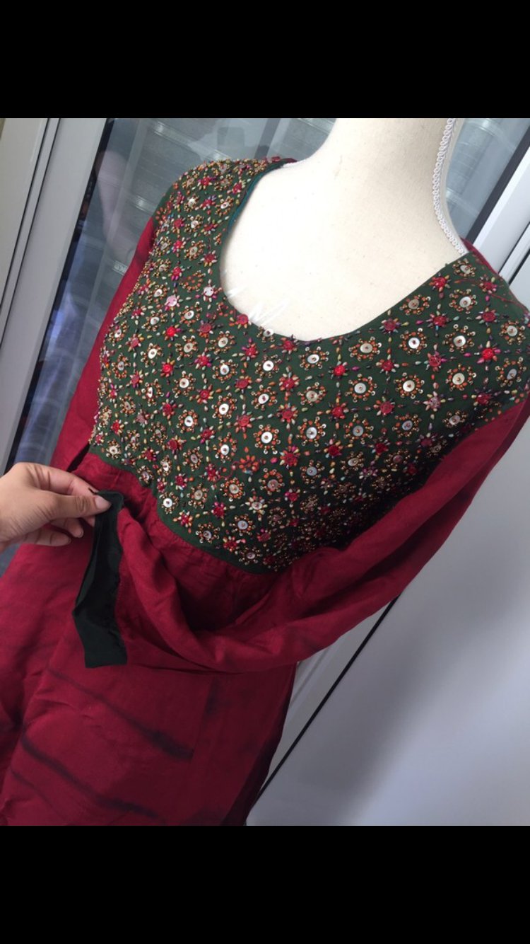 Wunderschönes Rot grünes Kleid inklusive stoffhose