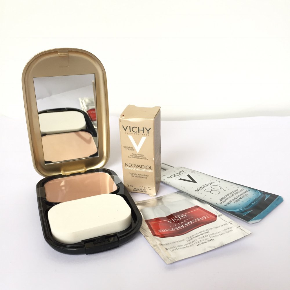 Facefinity Compact Make-up Foundation + gratis Vichy  Produkte