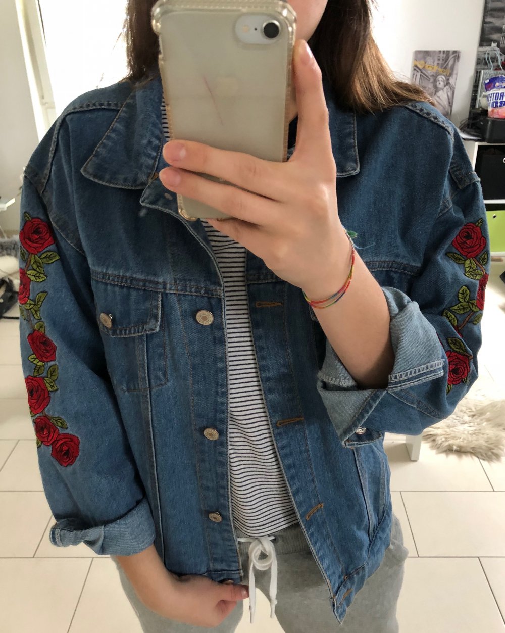 Jeansjacke mit Rosen