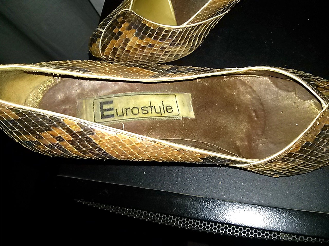Schlangenlederpumps von Eurostyle - Gr.37,5 - beige/braun/goldschimmer