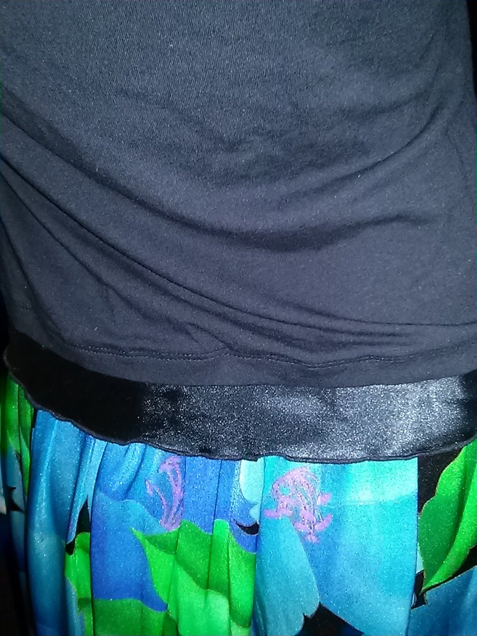 Top von more & more- Gr.36 . dunkelblau mit Perlenstickerei-neu