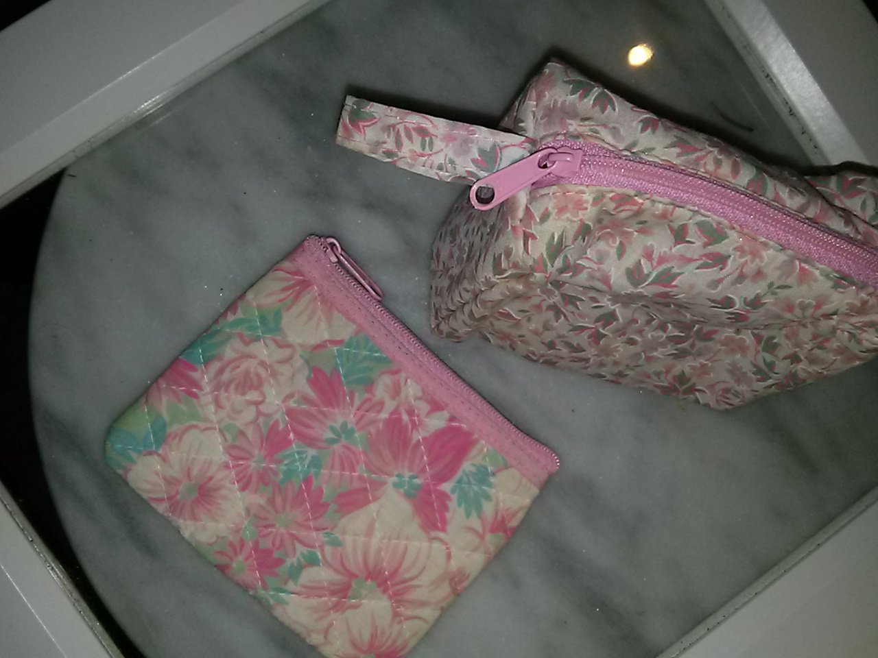 2 kleine Kosmetiktaschen