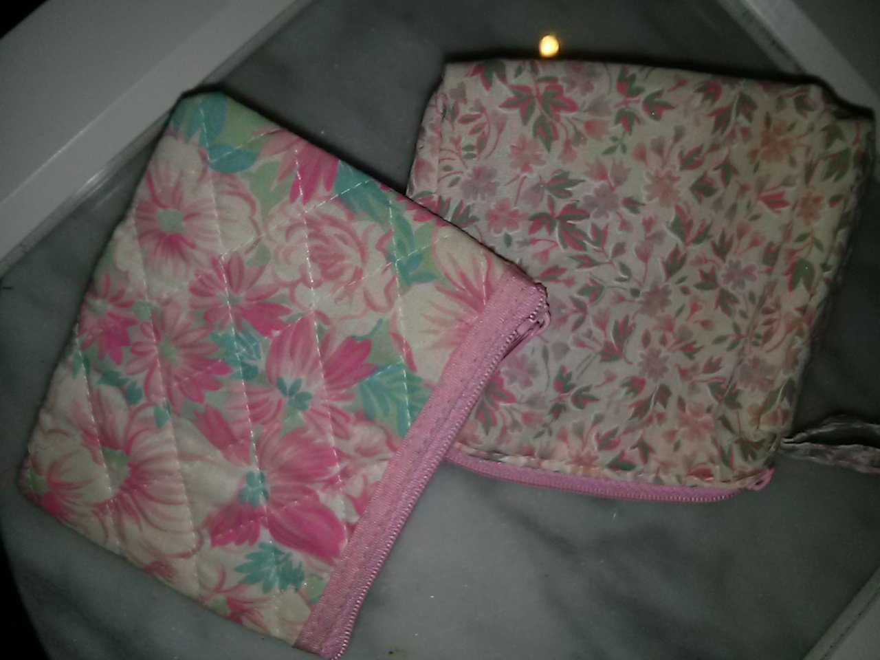 2 kleine Kosmetiktaschen