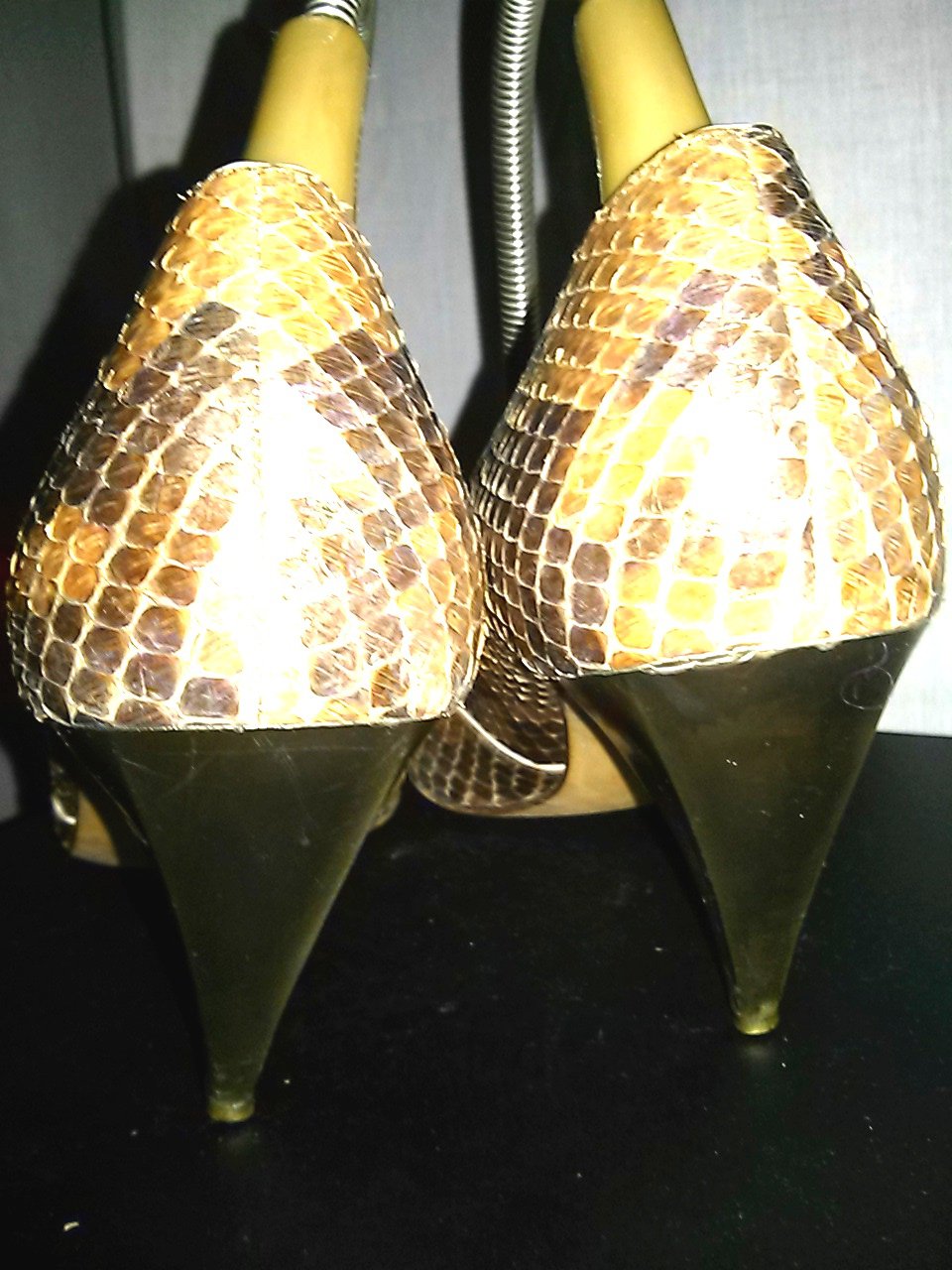 Schlangenlederpumps von Eurostyle - Gr.37,5 - beige/braun/goldschimmer