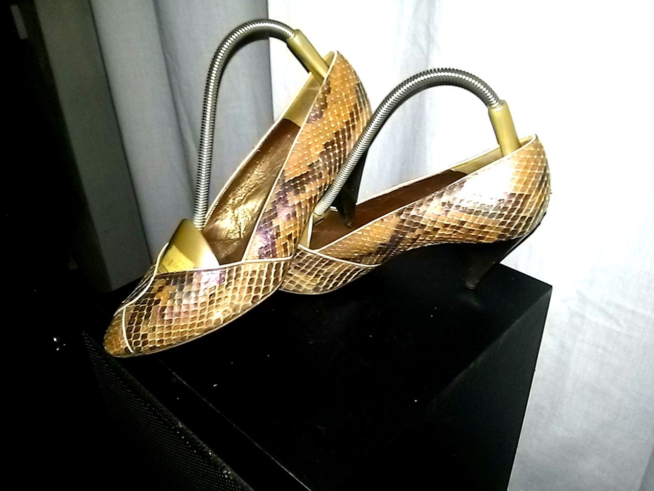 Schlangenlederpumps von Eurostyle - Gr.37,5 - beige/braun/goldschimmer