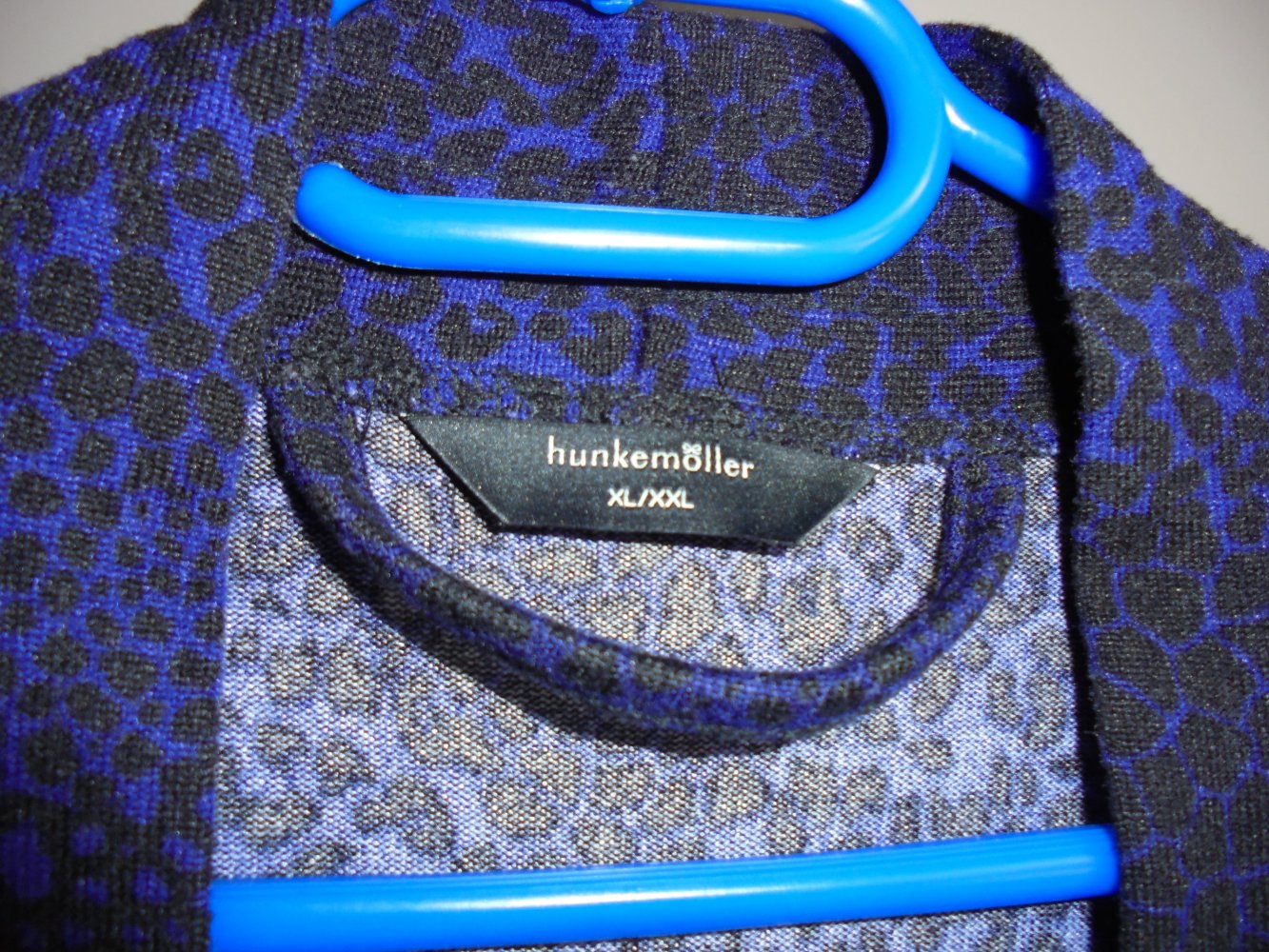 NEU: Hunkemöller Damen Bademantel Gr. XL lila/schwarz flauschig m. Gürtel