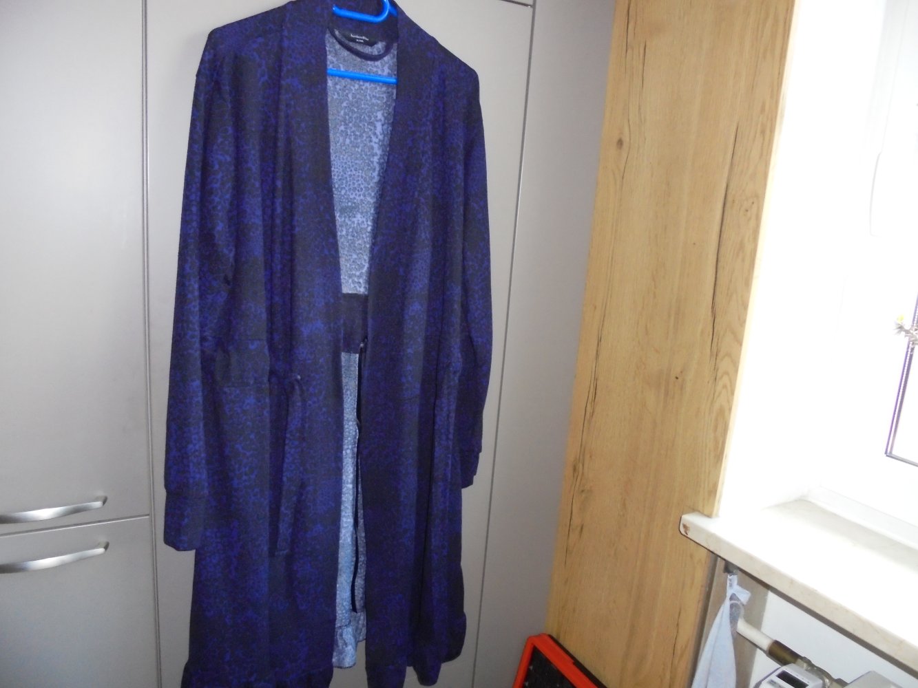 NEU: Hunkemöller Damen Bademantel Gr. XL lila/schwarz flauschig m. Gürtel