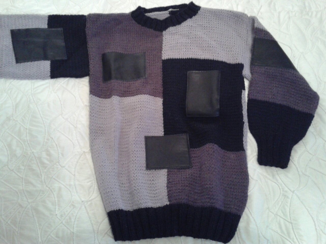 NEUER!!! EXKLUSIVER HANDGESTRICKTER PULLI VON ART SHOP MADE IN AUSTRIA, MIT ECHT LEDER APPLIKATIONEN