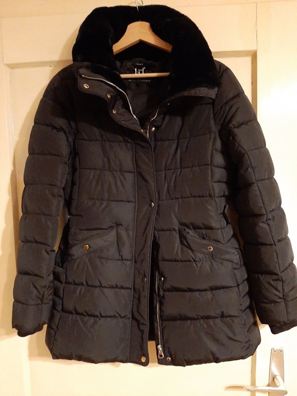 SCHWARZE STEPPJACKE VON ZARA HERVORRAGENDER ZUSTAND