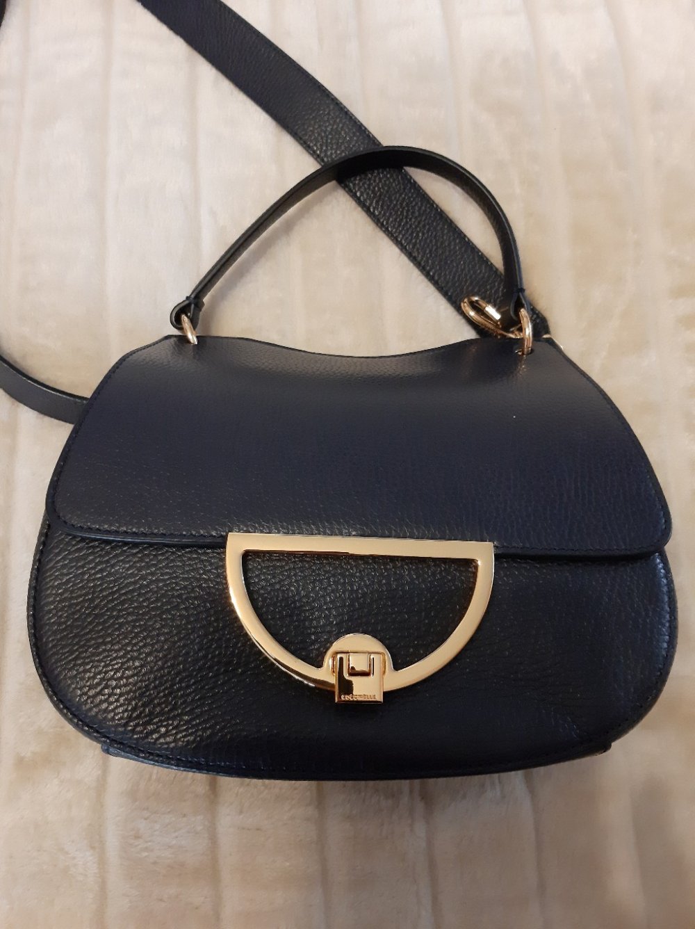 NEUWERTIGE SCHWARZE ECHT LEDER TASCHE VON COCCINELLE