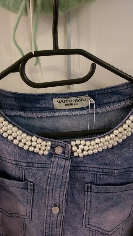 süße Jeansjacke mit Spitze und Perlen