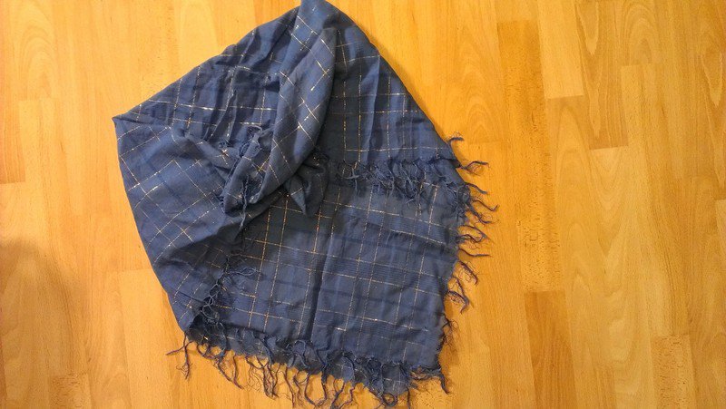 blau kariertes Halstuch mit Fransen und Goldfäden