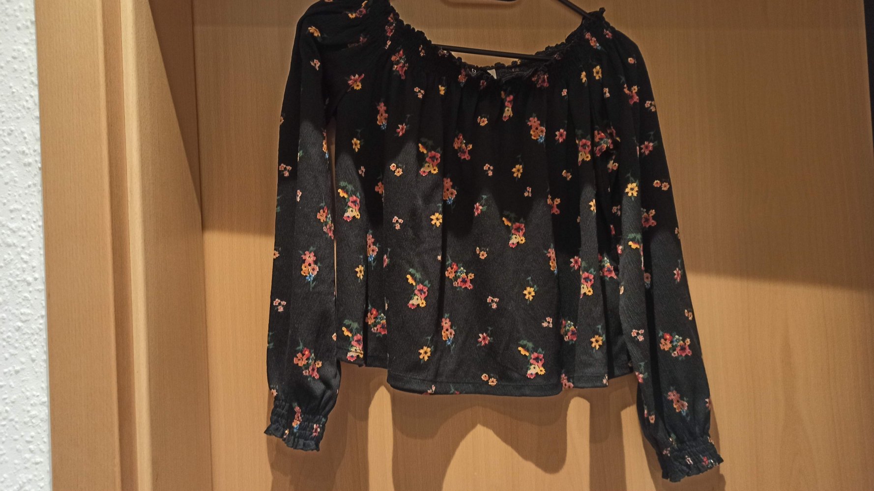 Schönes Off-Shoulder-Oberteil, Größe m