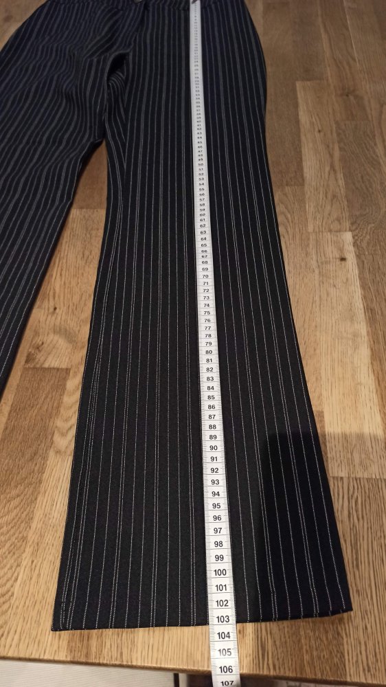 Schöne Vintage Nadelstreifen-Stoffhose, Größe 38 