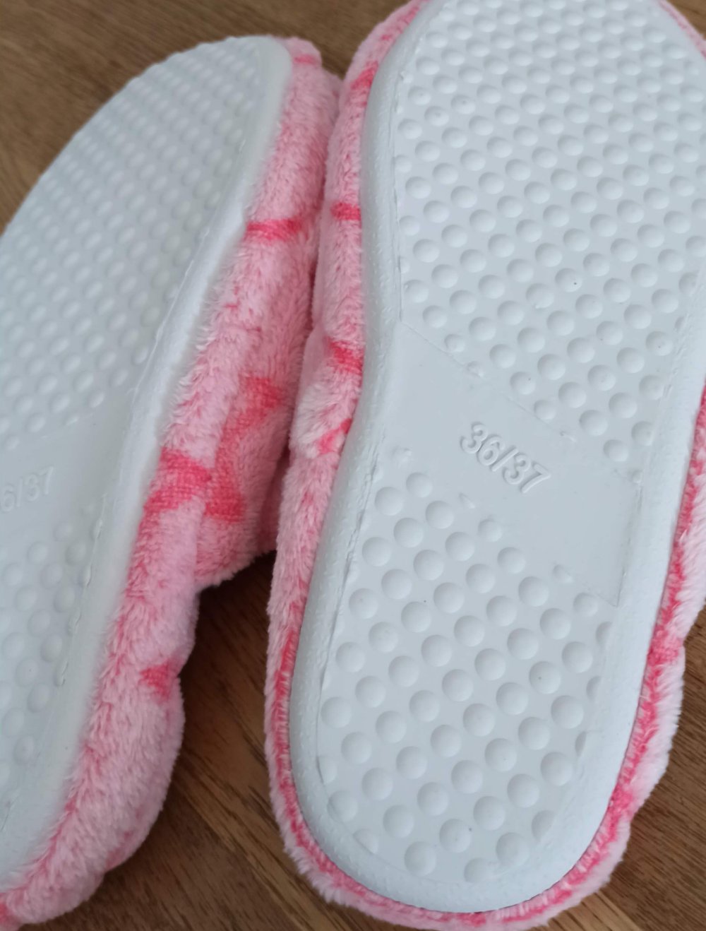 Kuschelige Puschen/ Pantoffeln Größe 36-37!!!