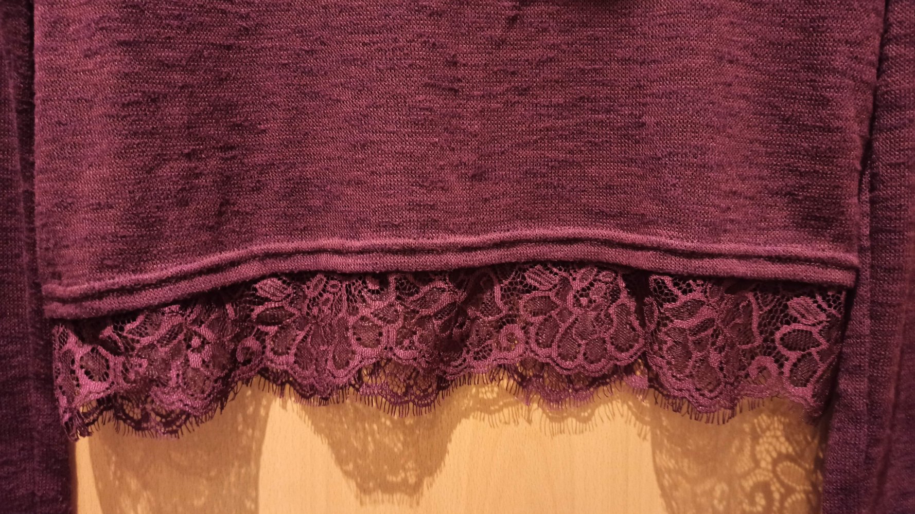 Süßes Langarmshirt mit Spitze, Größe XS