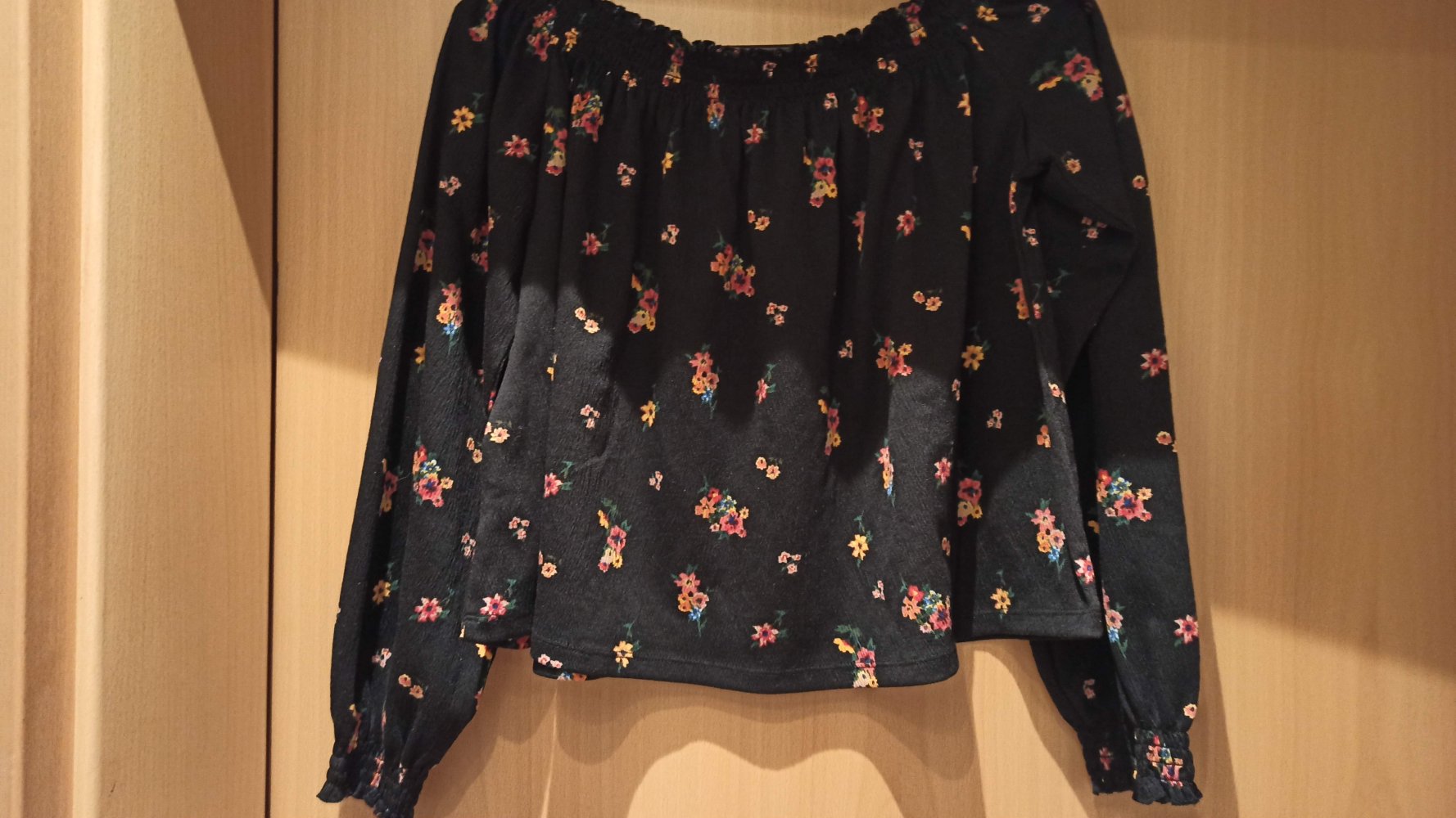 Schönes Off-Shoulder-Oberteil, Größe m