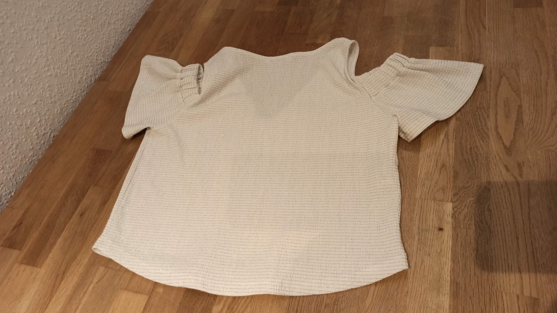 Süßes Off Shoulder Top, Größe S, von Mango