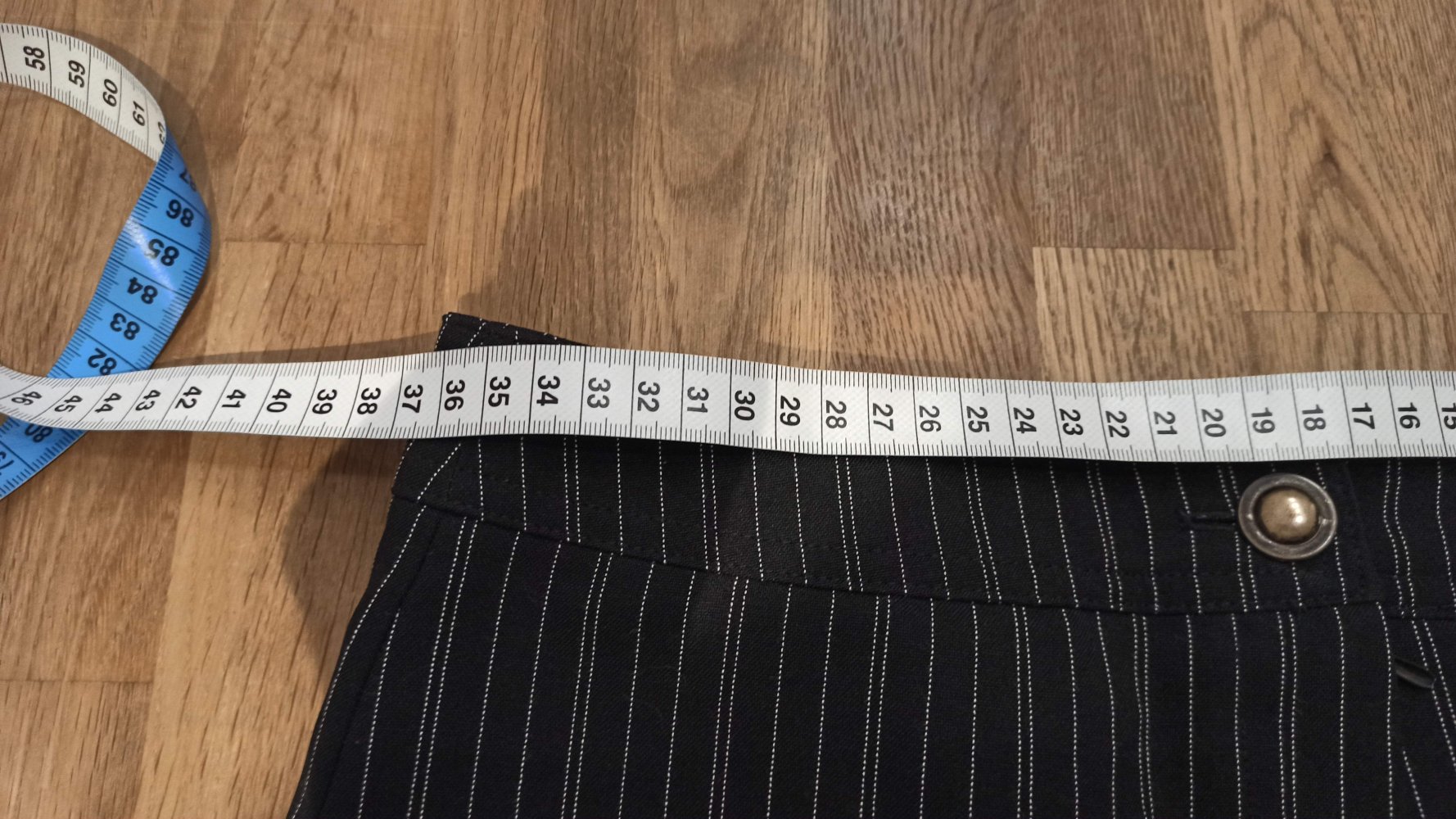 Schöne Vintage Nadelstreifen-Stoffhose, Größe 38 