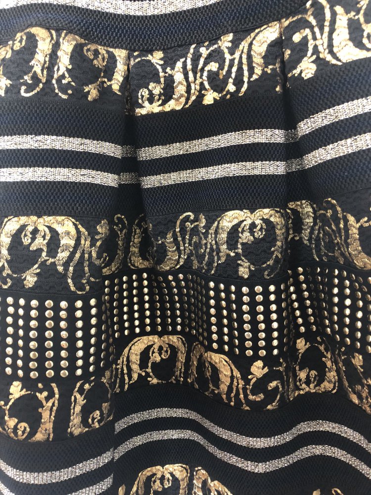 elegantes Kleid mit Golddetails:)