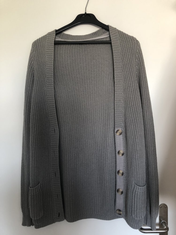 grauer Cardigan