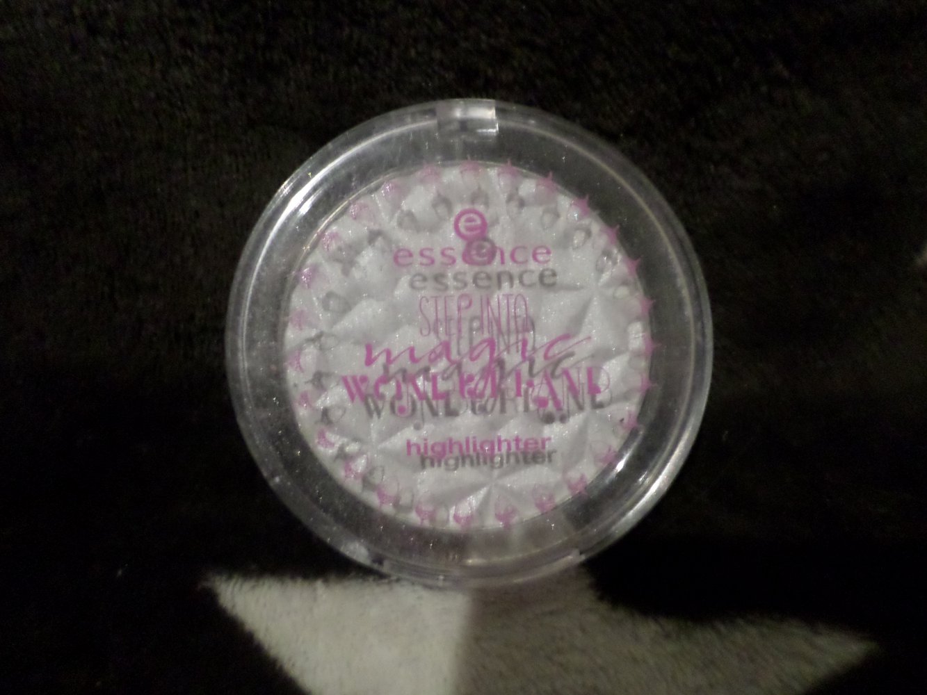 Essence Step into magic Wonderland Highlighter