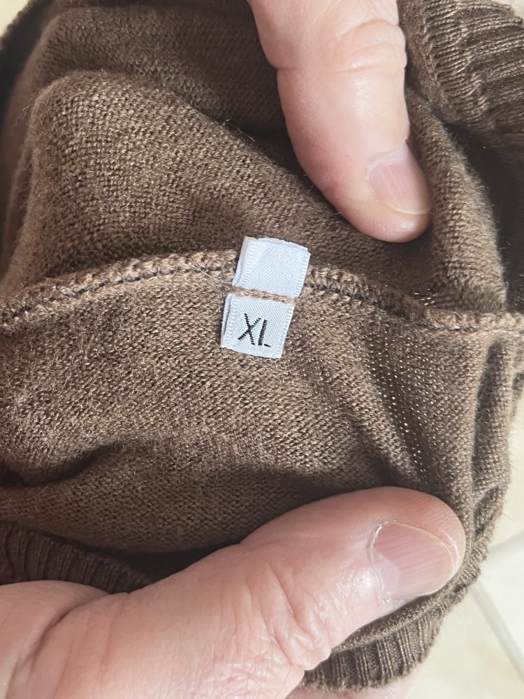 Cinque V- Ausschnitt Pullover Gr.L Farbe Caramel Reine Schurwolle