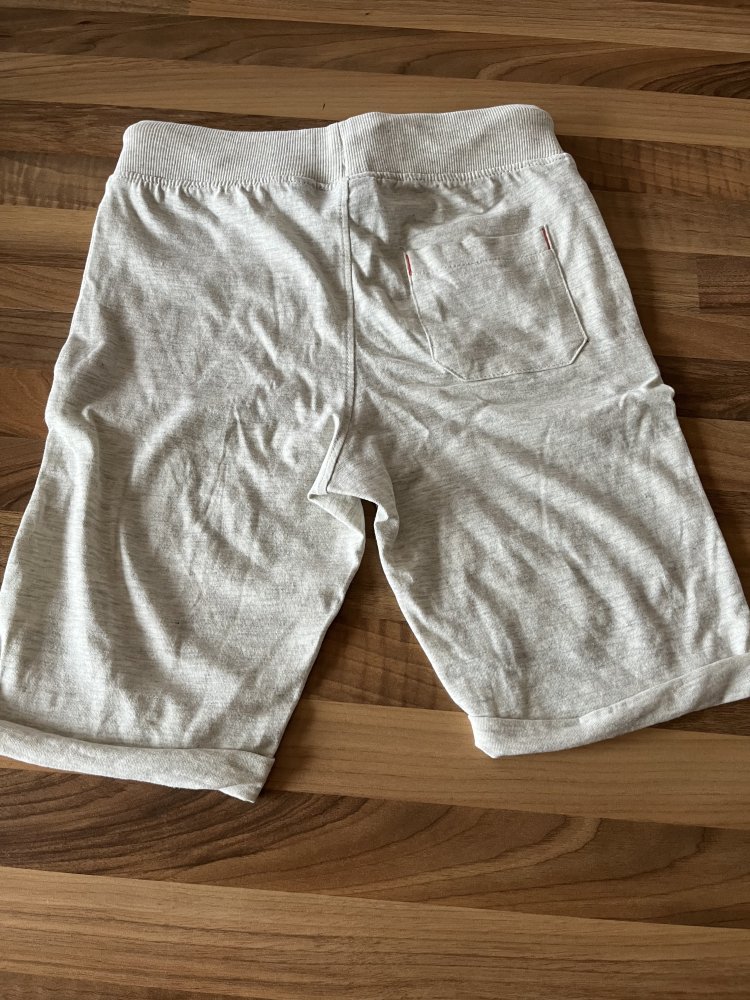 Tom Tailor leichte Sweaty Shorts Gr.122 / 8 Jahre hellgrau