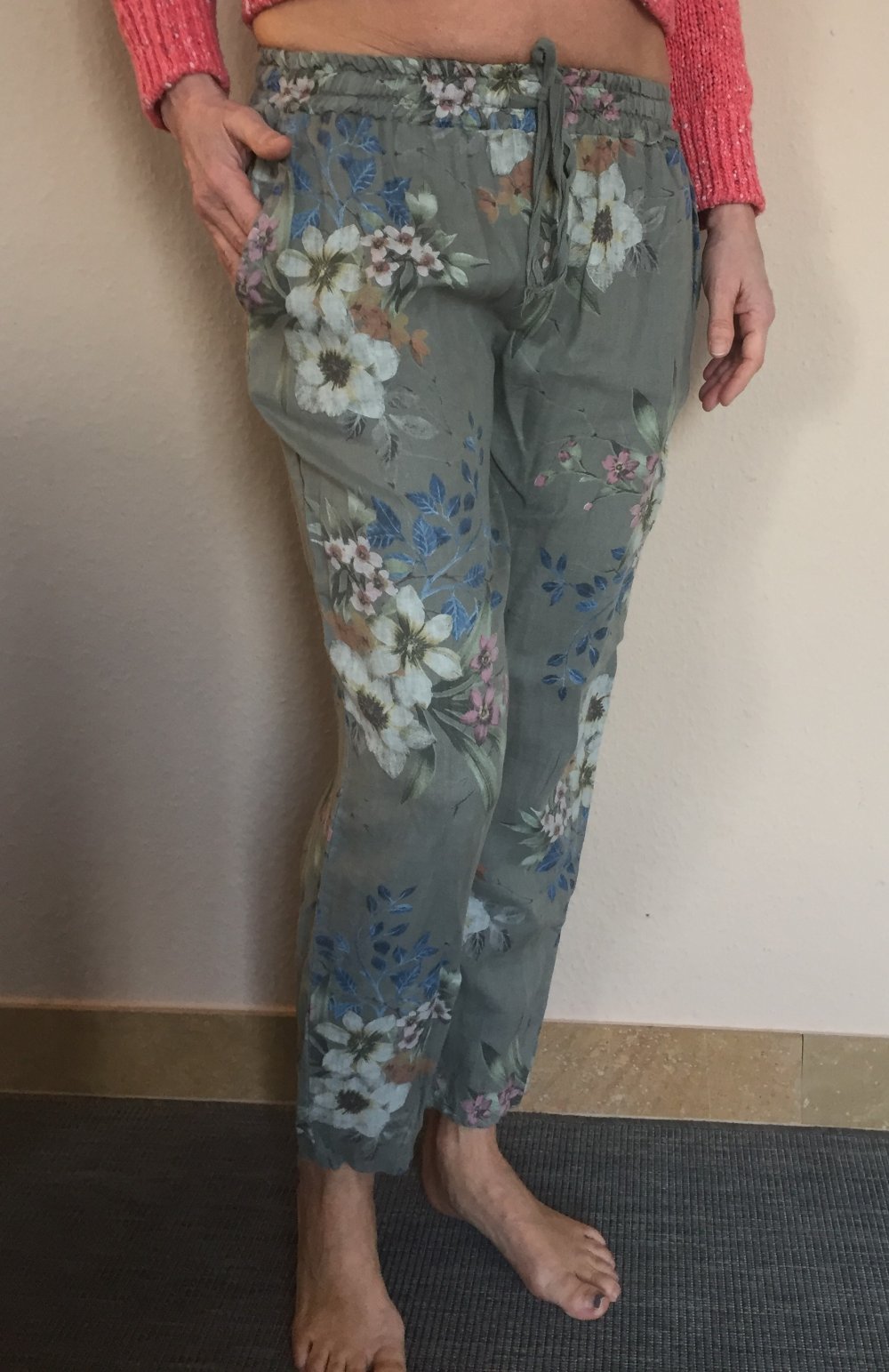 Miss Ketty Leinen Hose Gr.S schlammgrau mit Blumen Blüten