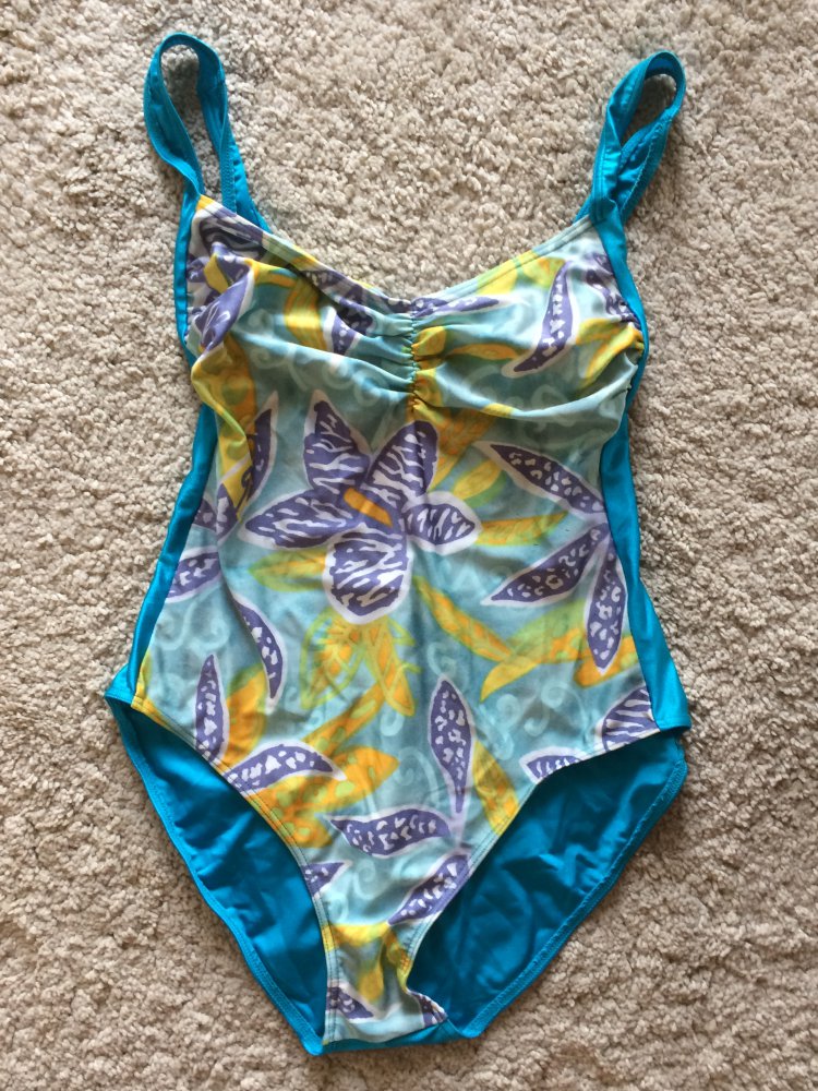 Valessa Badeanzug Gr.40 mit tiefem Rückendekolte hellblau / türkis