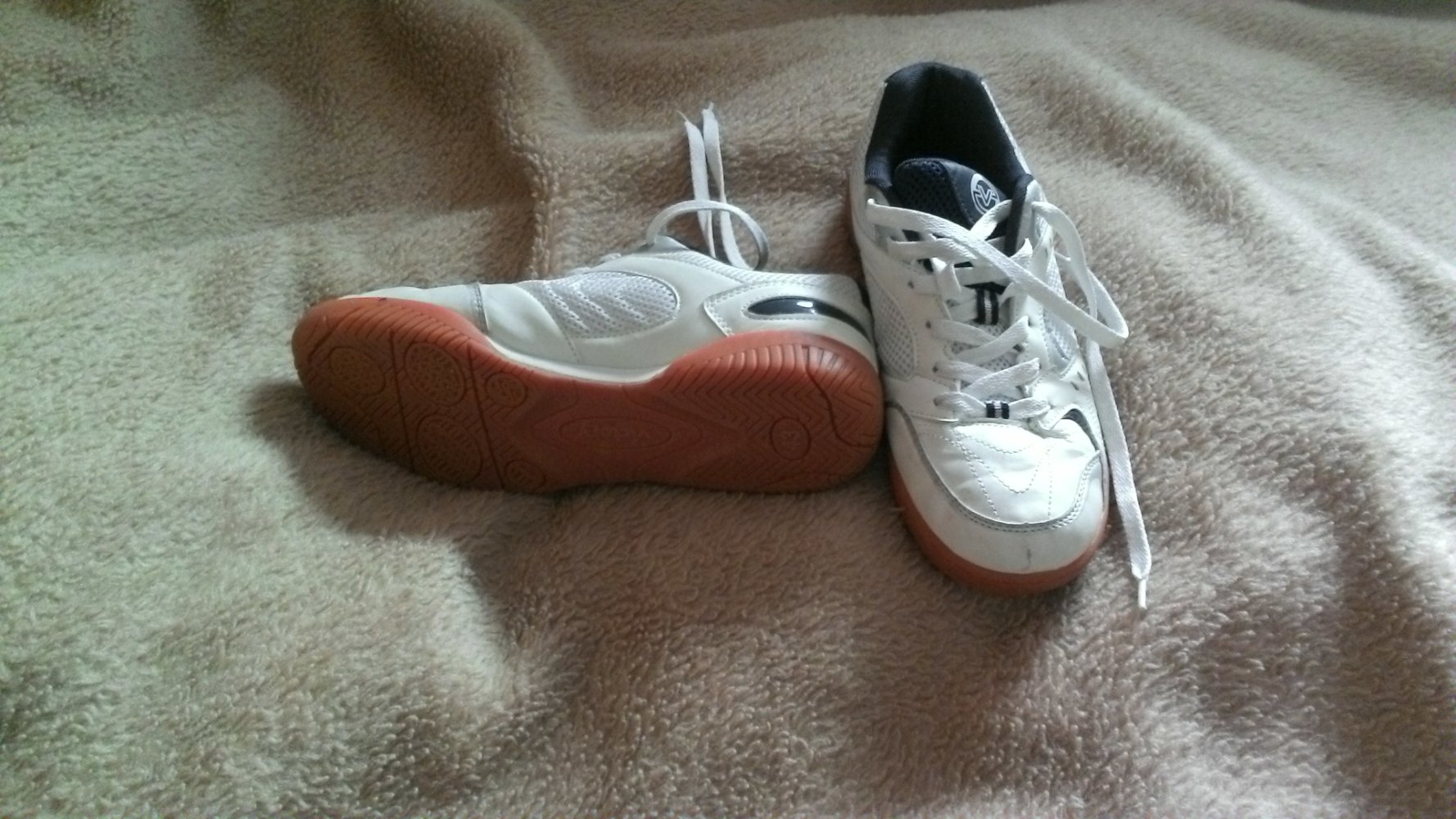 Sportschuhe von Vitory, weiß/blau, Größe 43