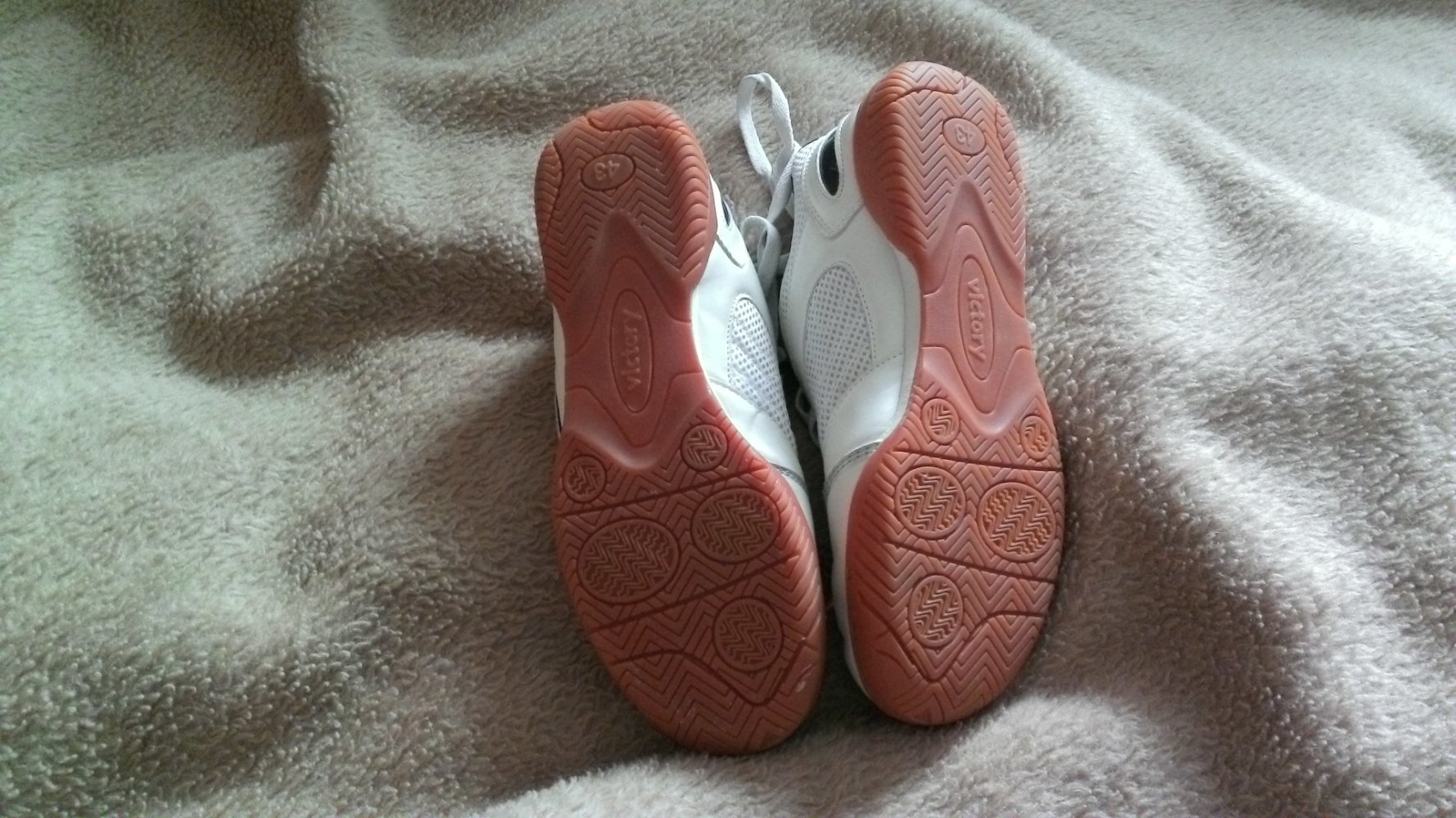 Sportschuhe von Vitory, weiß/blau, Größe 43