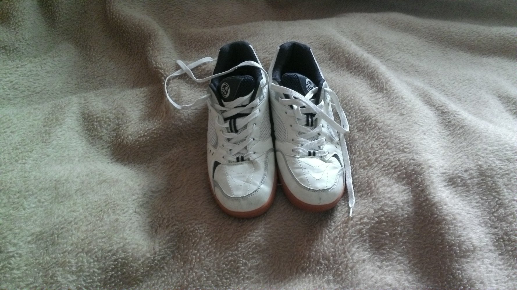 Sportschuhe von Vitory, weiß/blau, Größe 43