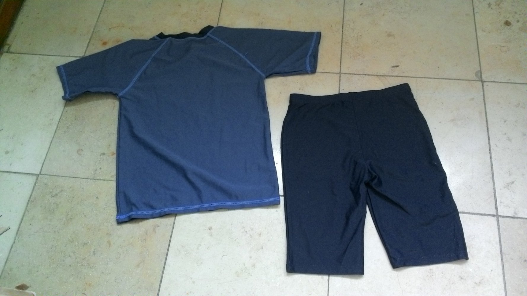 T-Shirt und kurze Hose von alive, Größe 122/128