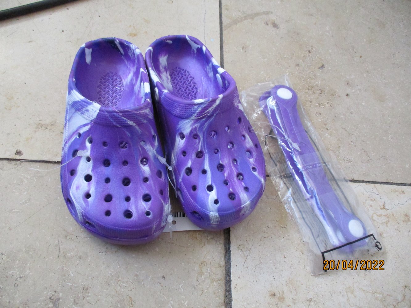 Neue Crogs, lila/weiß, Größe 24