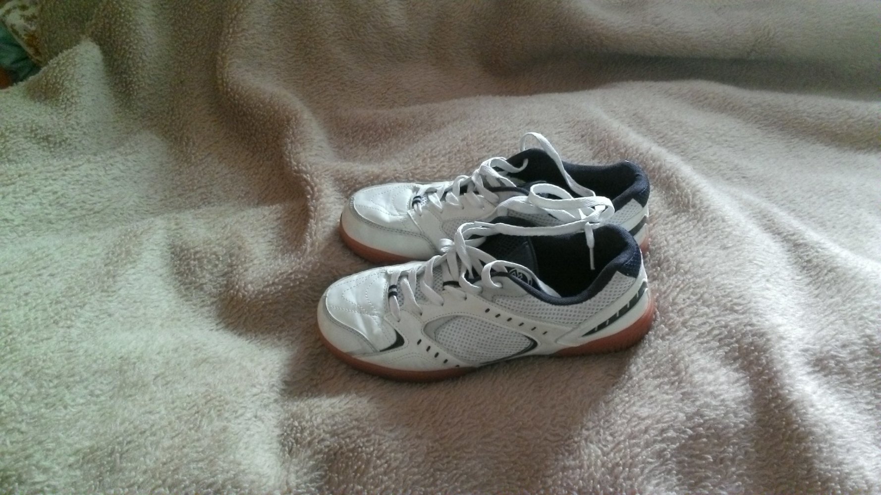 Sportschuhe von Vitory, weiß/blau, Größe 43